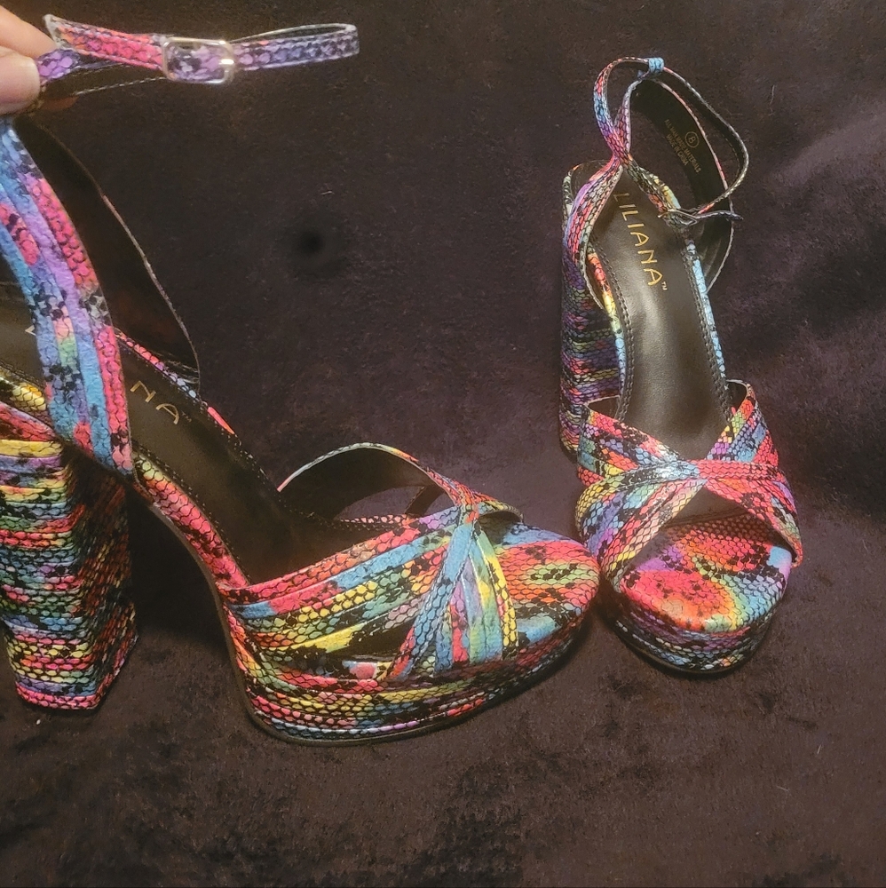Stylish Peep Toe Heel